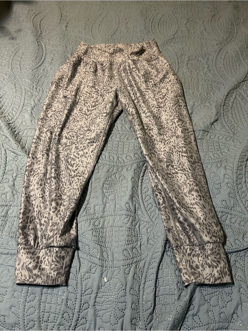 Athleta Salutation crop Jogger size small